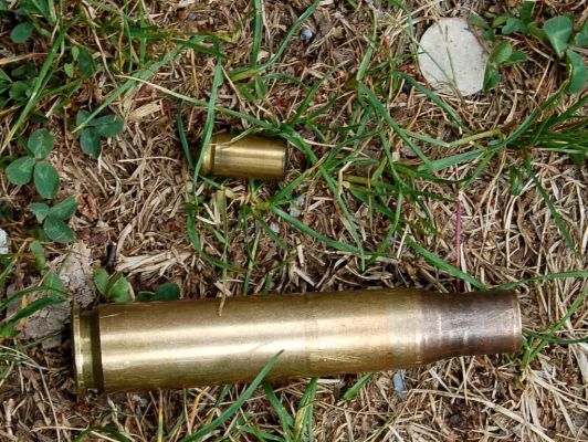 Nábojnice 9 mm Luger vs. .50 BMG
